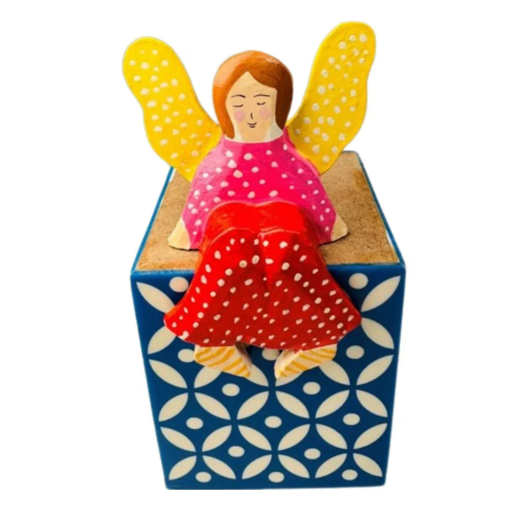 Ange assis en papier mâché