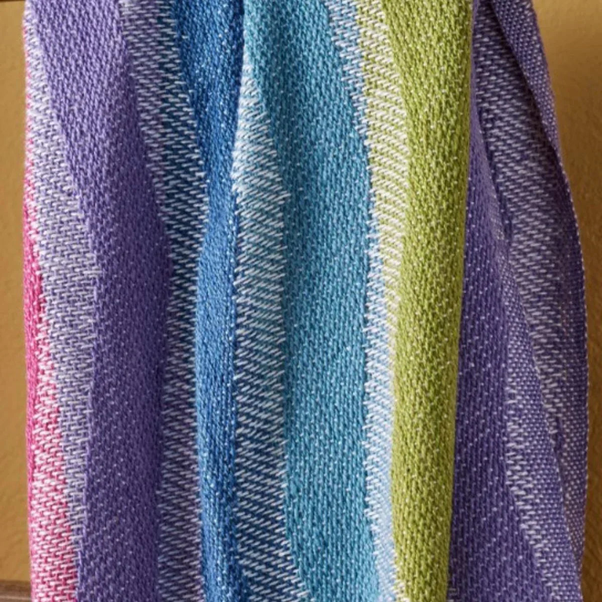 Jeté arc-en-ciel en zigzag en bouteilles recyclées